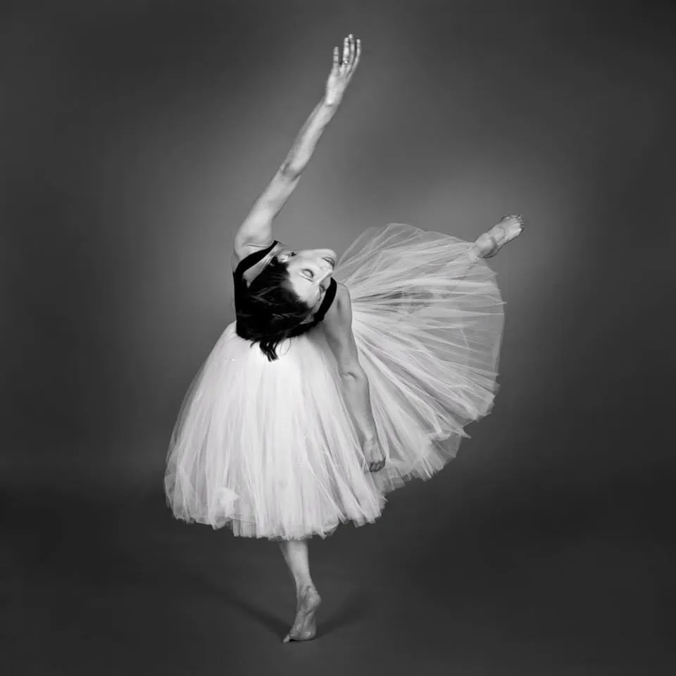 Globetrotter in Pointe Shoes
