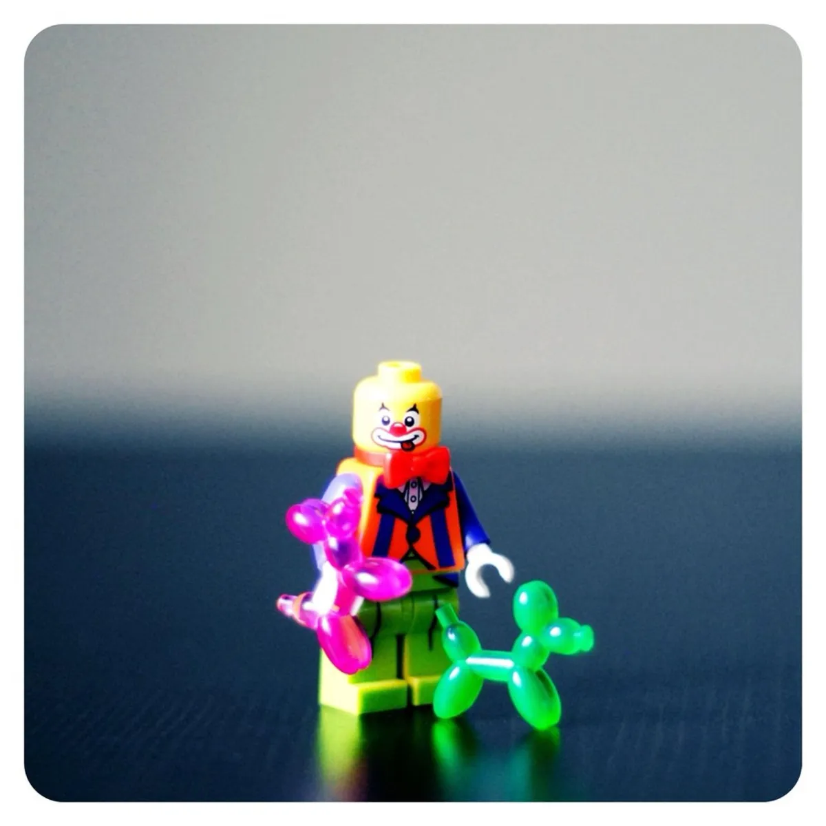 lego clown with baloon animals