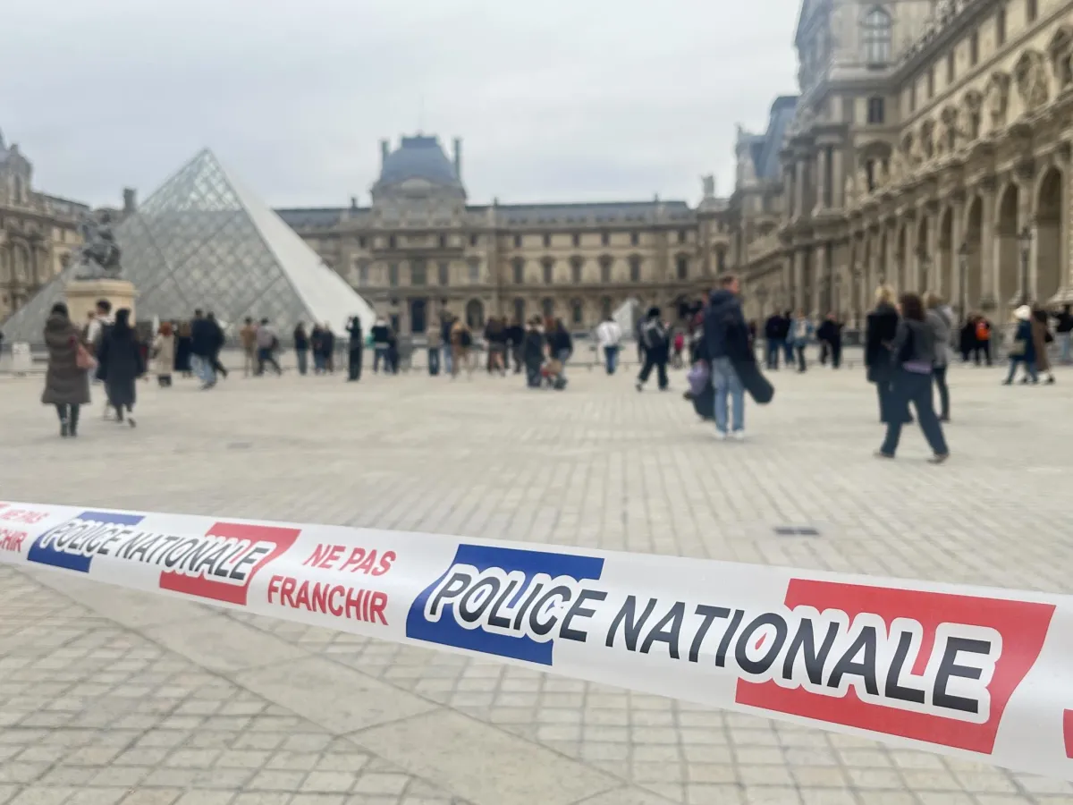 Two Suspects Arrested In Daring Louvre Jewel Heist; Prosecutor Decries Leak