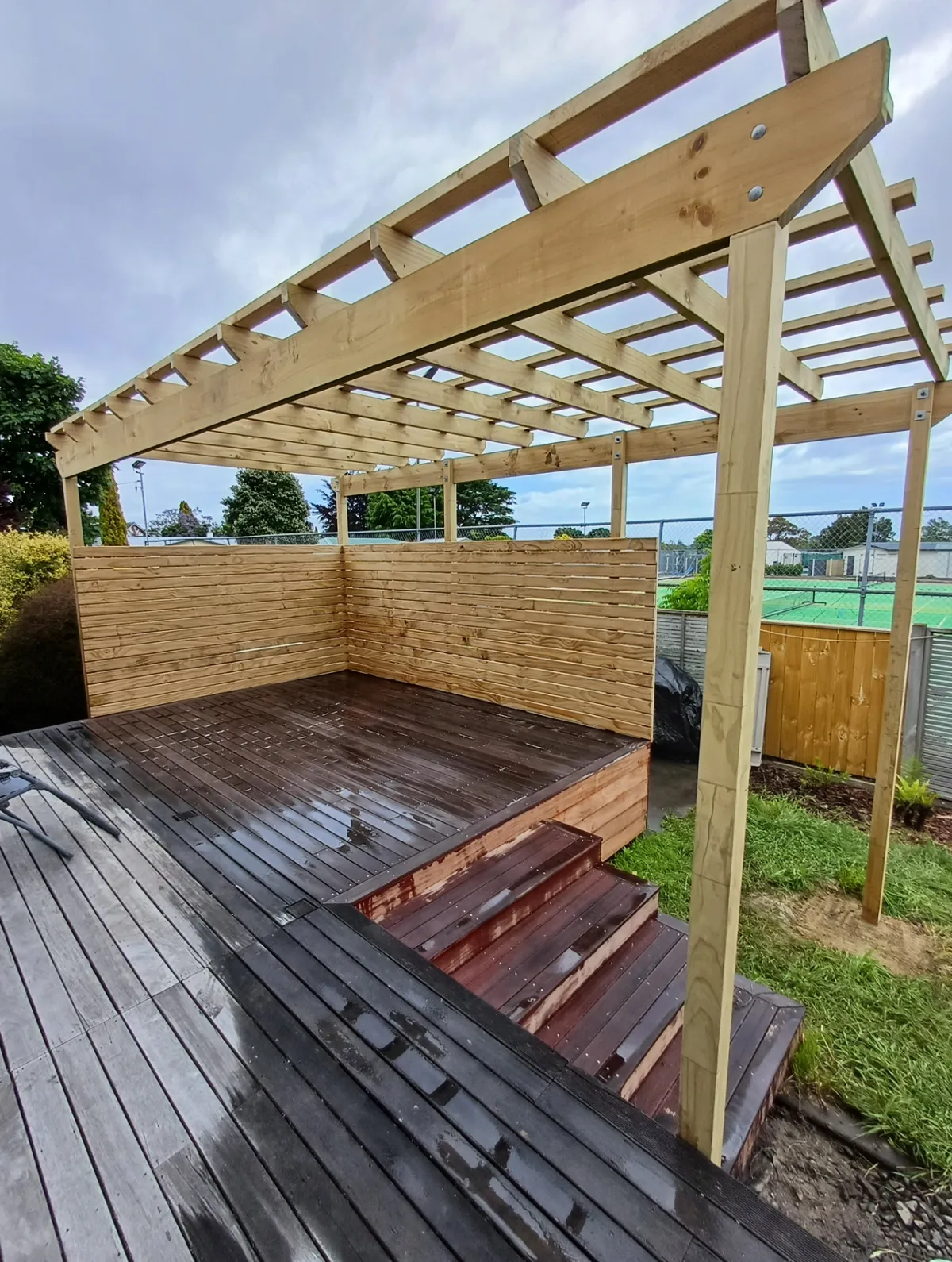 Timber pergola frame and timber wall screening on deck area, demonstrating pergola and deck construction in Hawke's Bay by Mitch's Maintenance
