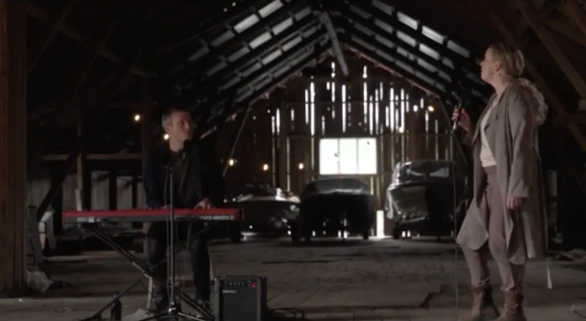 Linnea and Johan performing in the barn