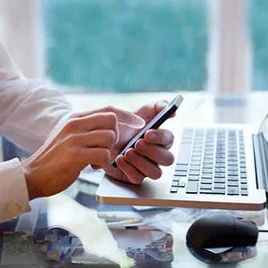 How to Earn Business Coaching Clients’ Trust by Easing Their Loneliness