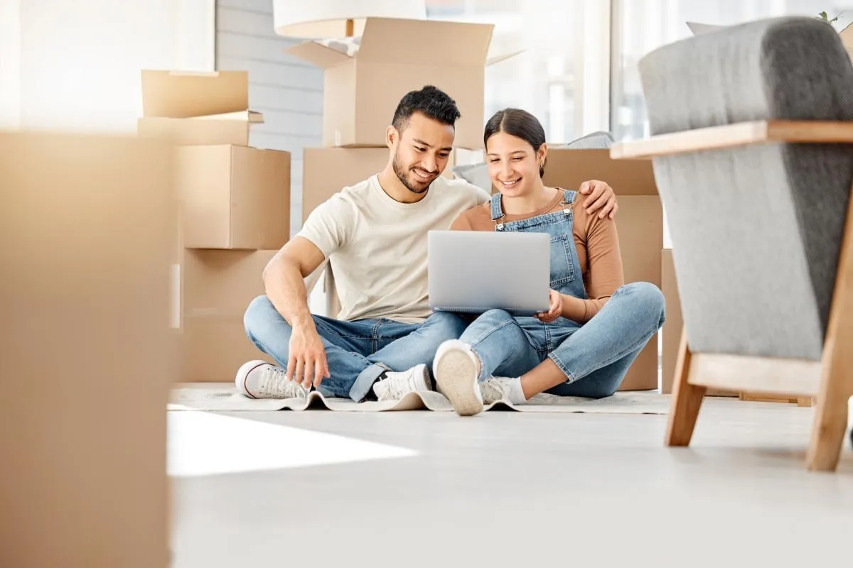 A couple learning from an interior decoration online class