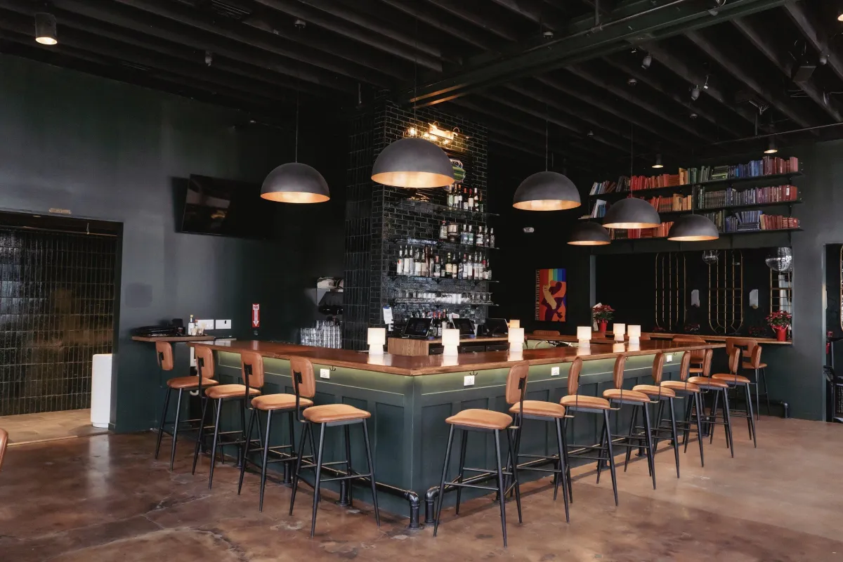 Vibes, Cocktails, and Good Times: Why Hardwicks Bar Is Jacksonville’s Hottest Hangout Spot