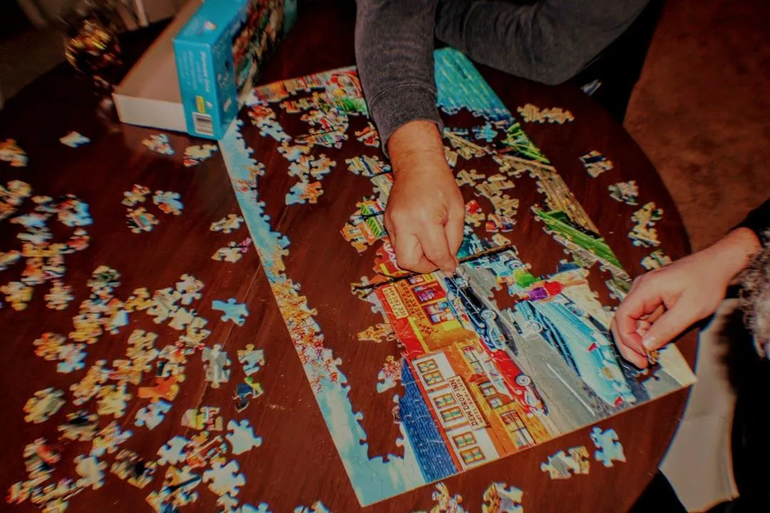 senior individual working on a puzzle - bredesen protocol