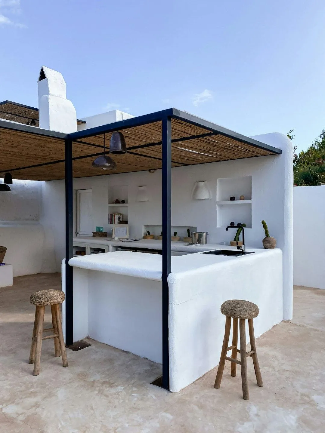 How to Build an Outdoor Kitchen for Entertaining
