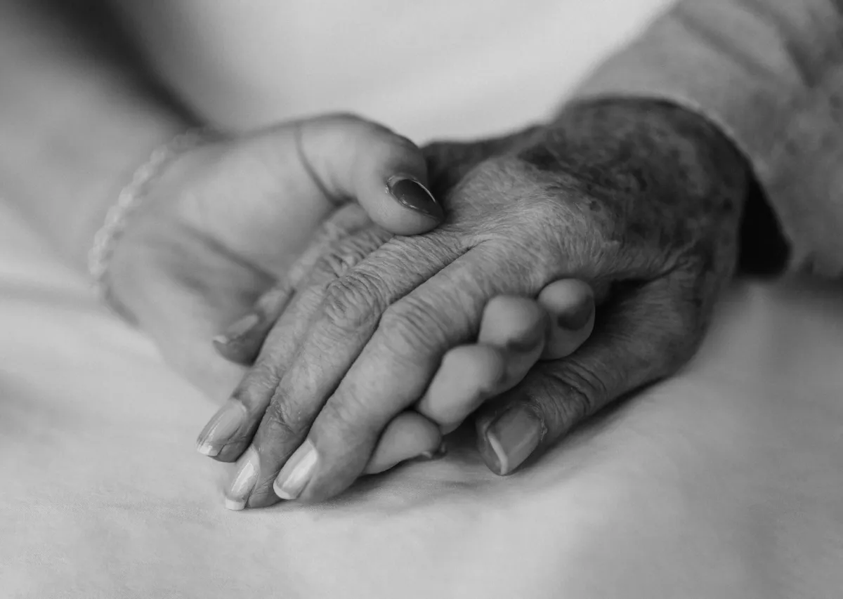 providing comfort to a loved one during their final days at home