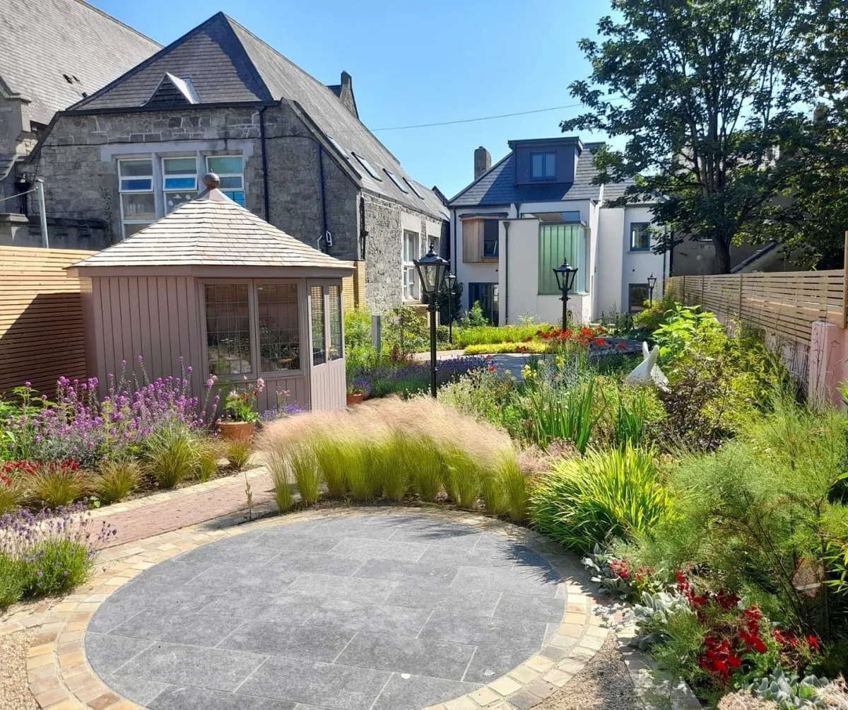 Beautiful cottage garden by peninsula stone