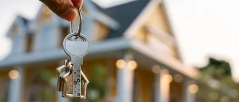 Seller checklist with three steps: prep your house, price strategically from day one, and stay flexible when negotiating, for Central Florida home sales.