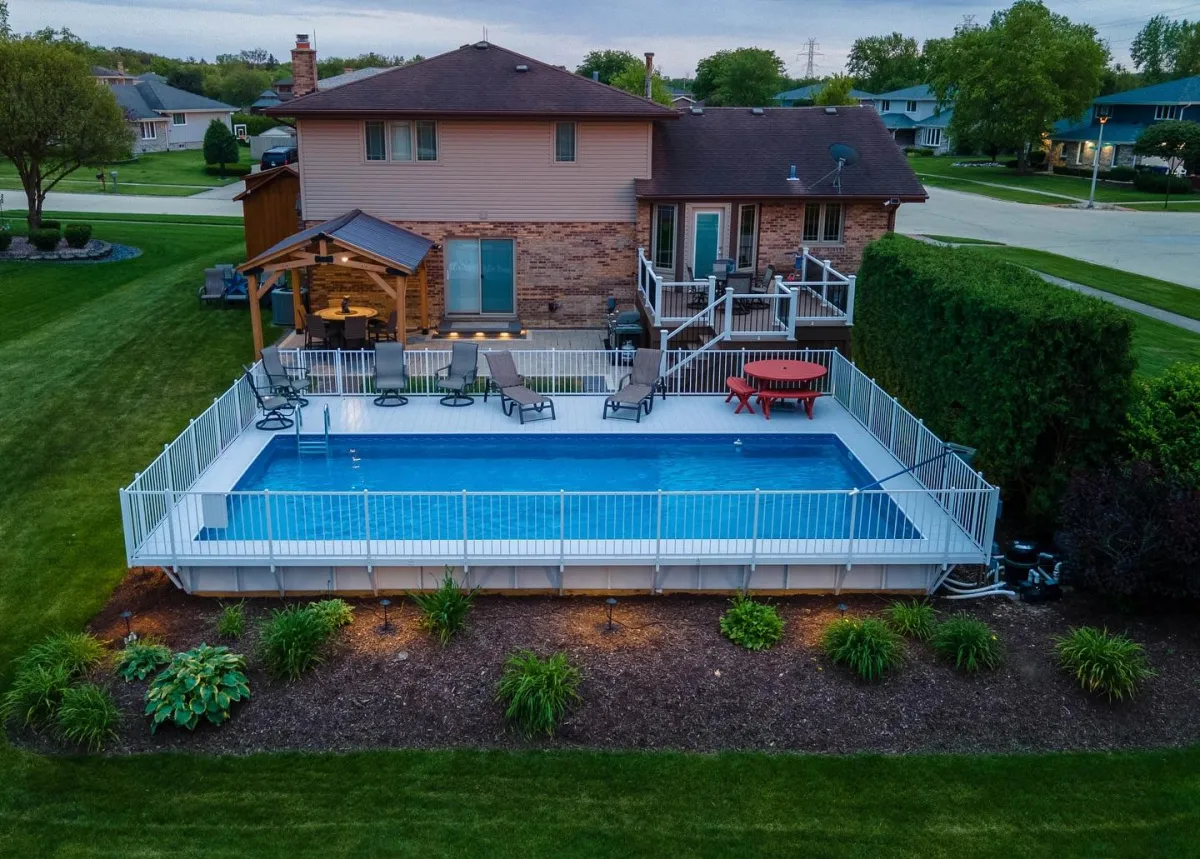 Landscaping Around a Pool