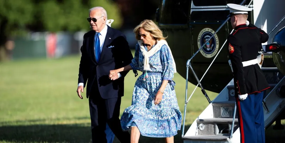 Biden Enfrenta Desafíos en su Campaña de Reelección: Tropiezos Verbales y Escrutinio Mediático