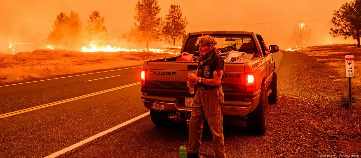 Megaincendio en California: Una Lucha Contra el Tiempo y las Llamas
