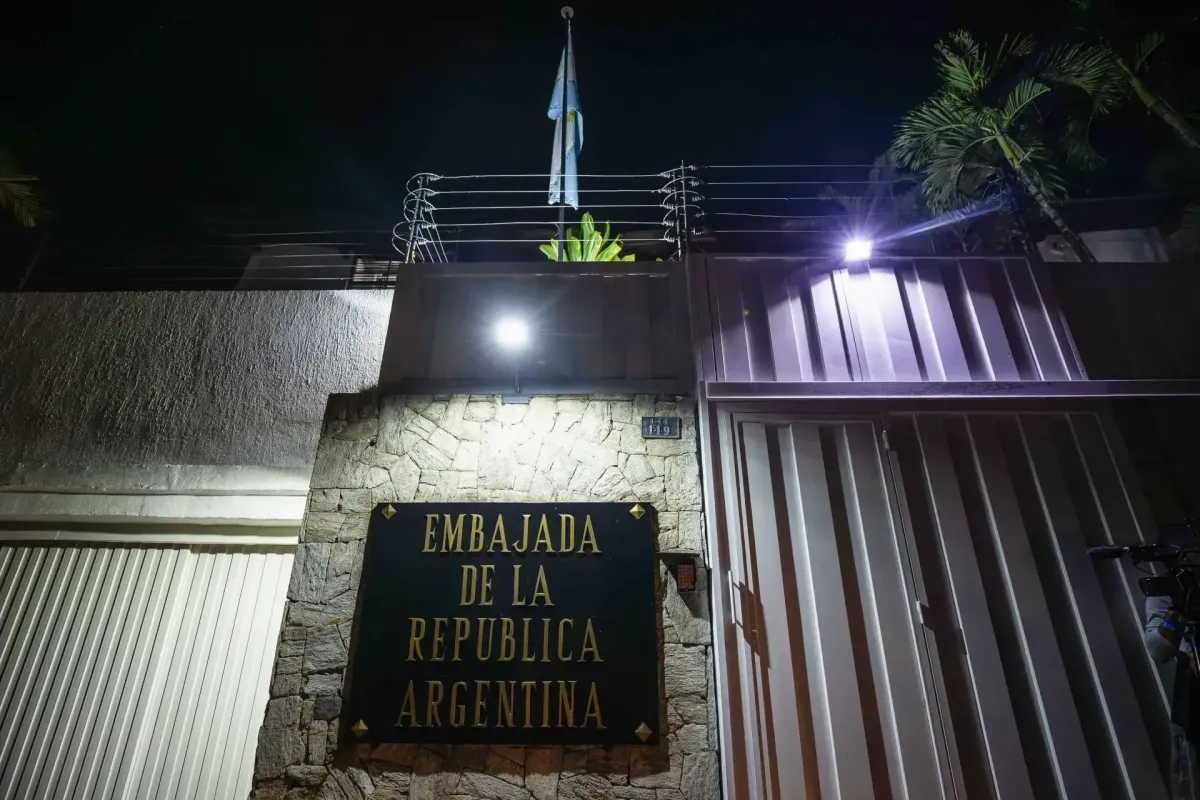 Escalada diplomática: Argentina denuncia hostigamiento en su embajada en Venezuela
