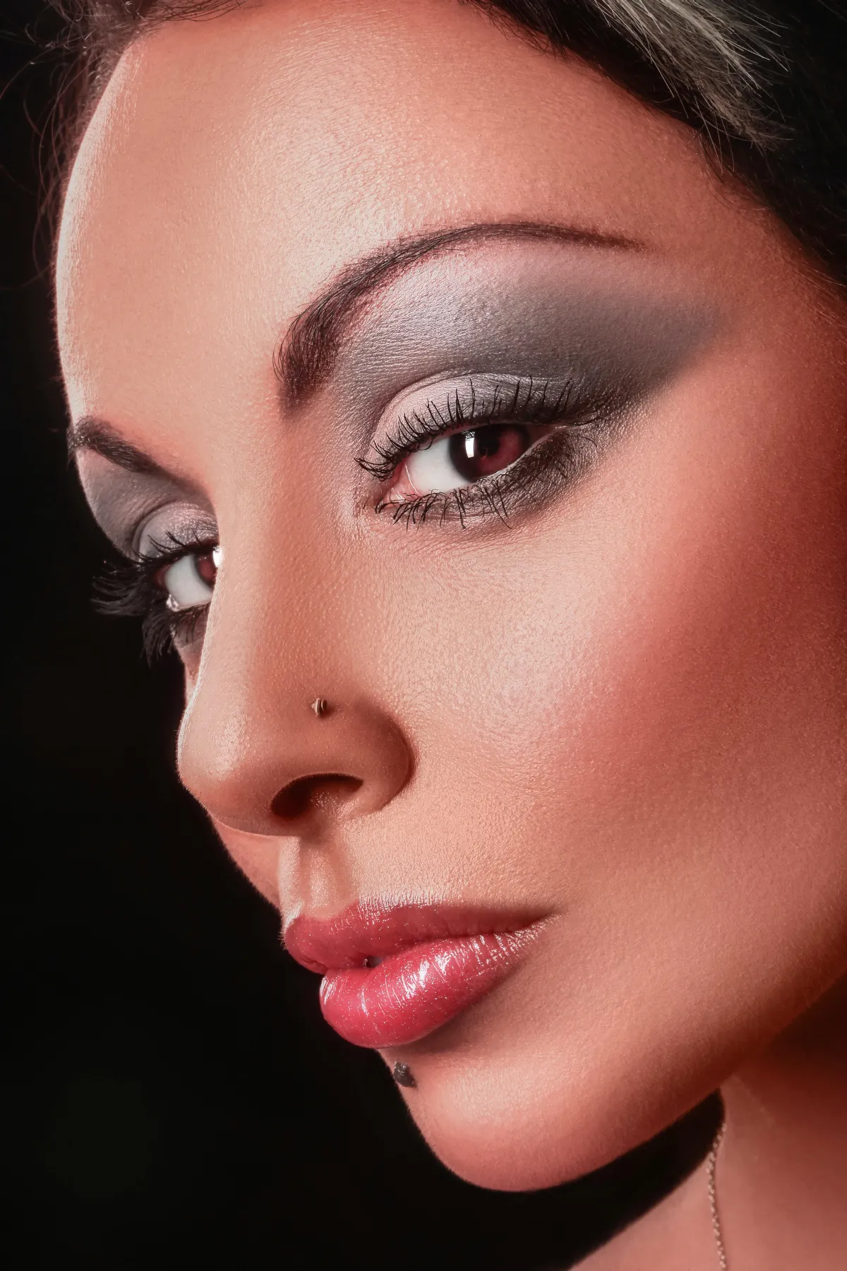 Sparkle and Shine: A Guide to Glitter-infused Makeup Magic with Kaima Cosmetics