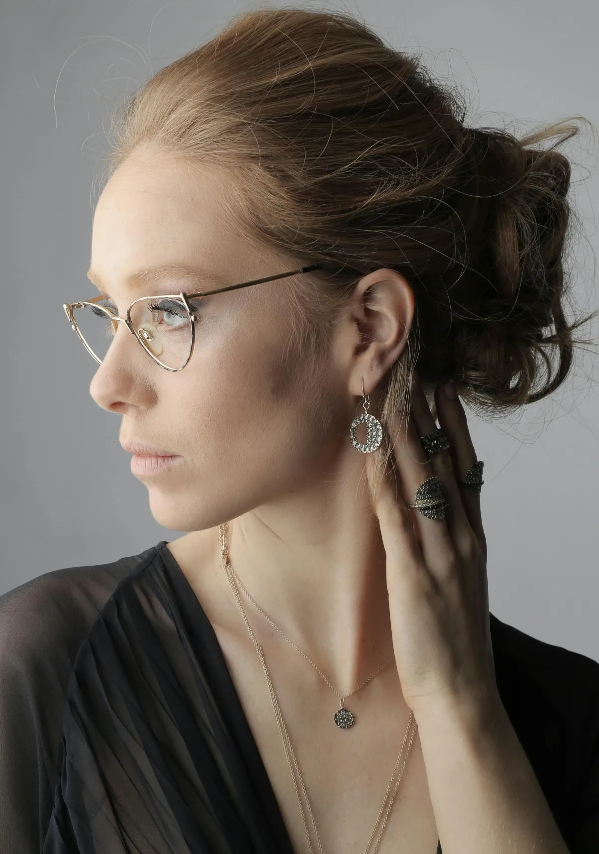 Versatility of Fashion Accessories: From Day to Night Looks