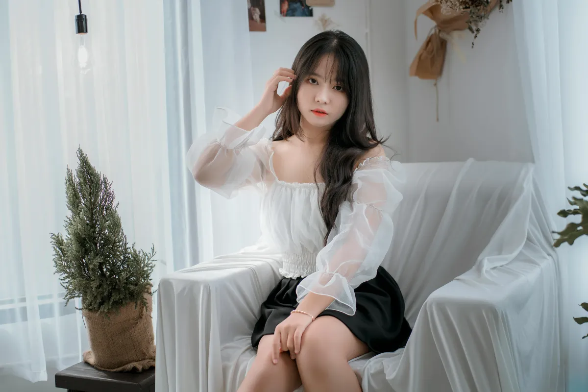 Minimalist Fashion Trends: How to Stay Stylish with Less