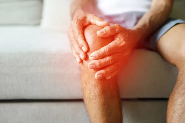 Why Your Knees Ache – And How We Can Help You Walk Pain-Free Again