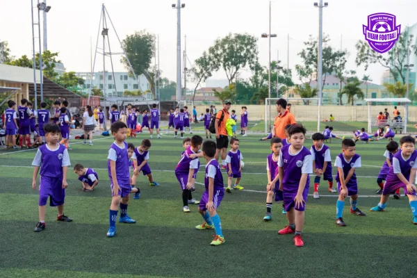 Bao nhiêu tuổi thì học được bóng đá?