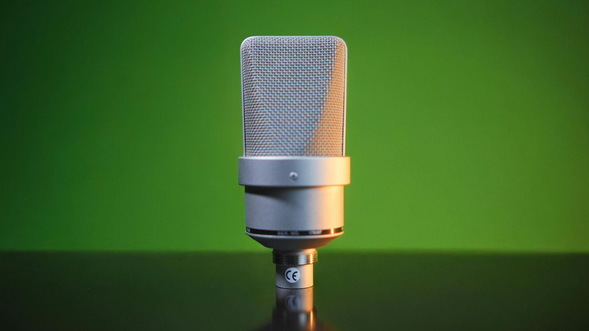 The 5 Types of Microphones: Dynamic vs. Condenser vs. Ribbon (Beginner’s Guide)