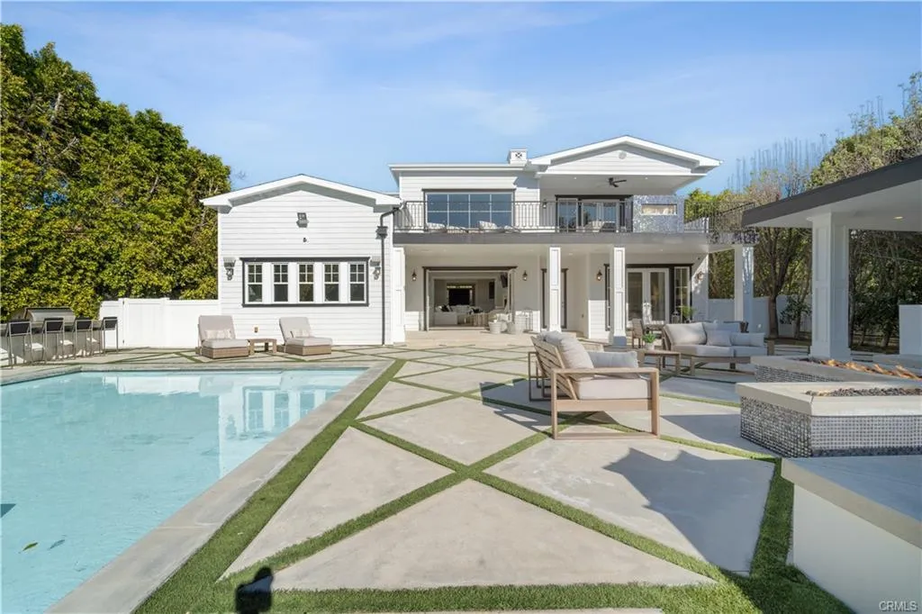 17528 Jayden Encino, CA 91316 