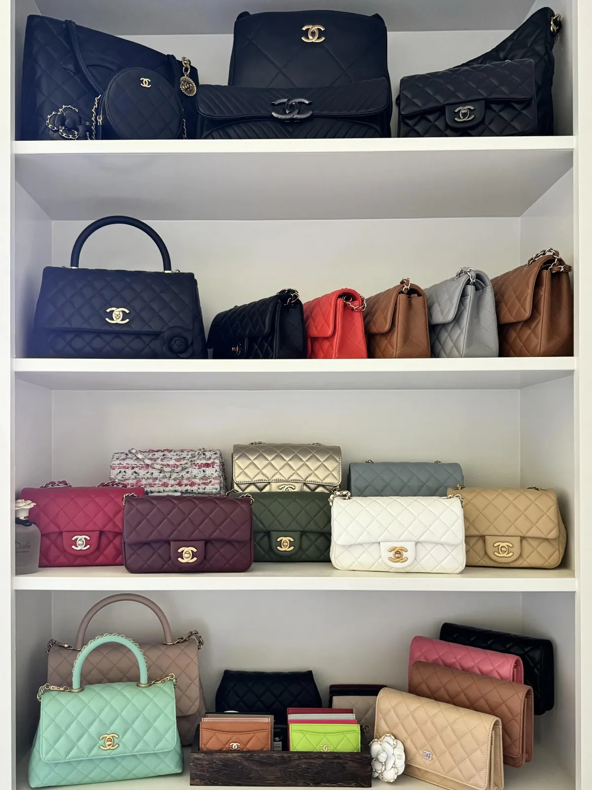 2 Sisters, 200 Chanel bags