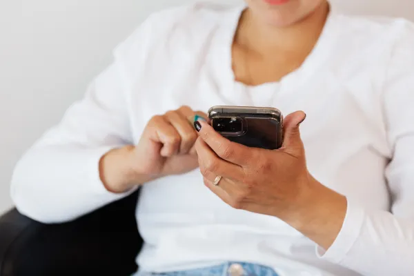 De Instagram-leugen: Waarom likes je salon niet laten groeien (maar dit wel)