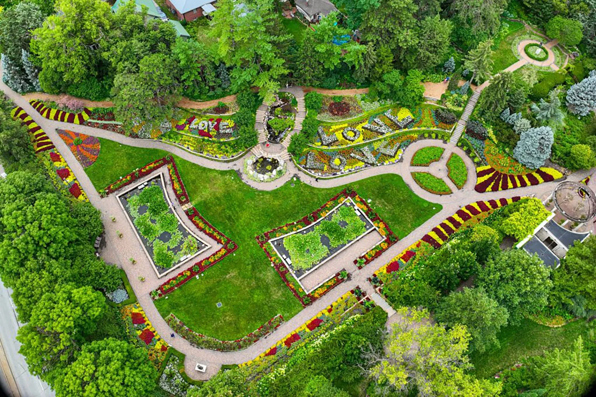 Blooming Beauty in the Heart of Lincoln: Sunken Gardens, Lincoln