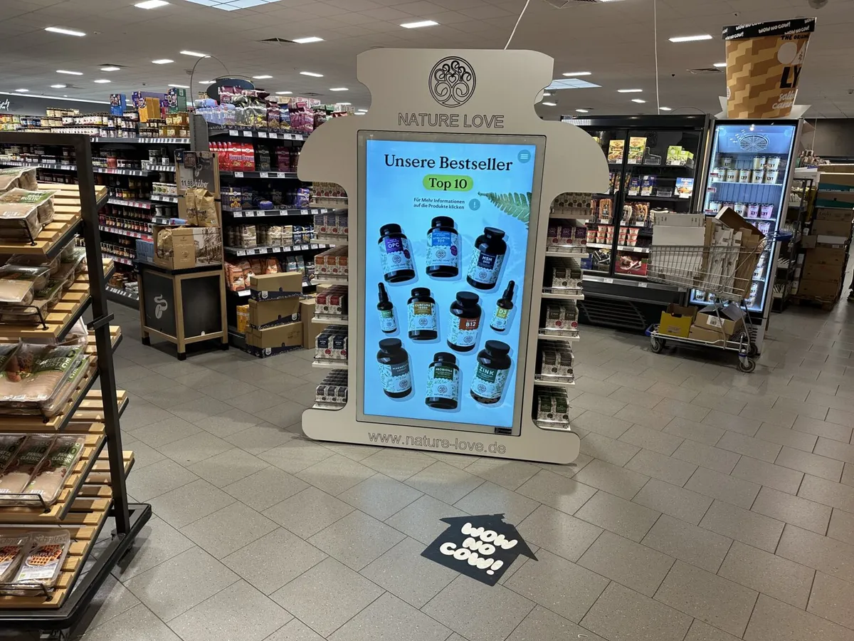 „TOUCHwall am Point of Sale – interaktives Display für emotionale Markeninszenierung, personalisierte Inhalte und moderne Einkaufserlebnisse direkt am Verkaufsort.“