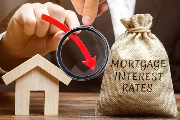 house, down arrow, money bag labeled mortgage interest rates