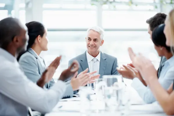 Imprenditore impara l'inglese e si sente più sicuro al lavoro