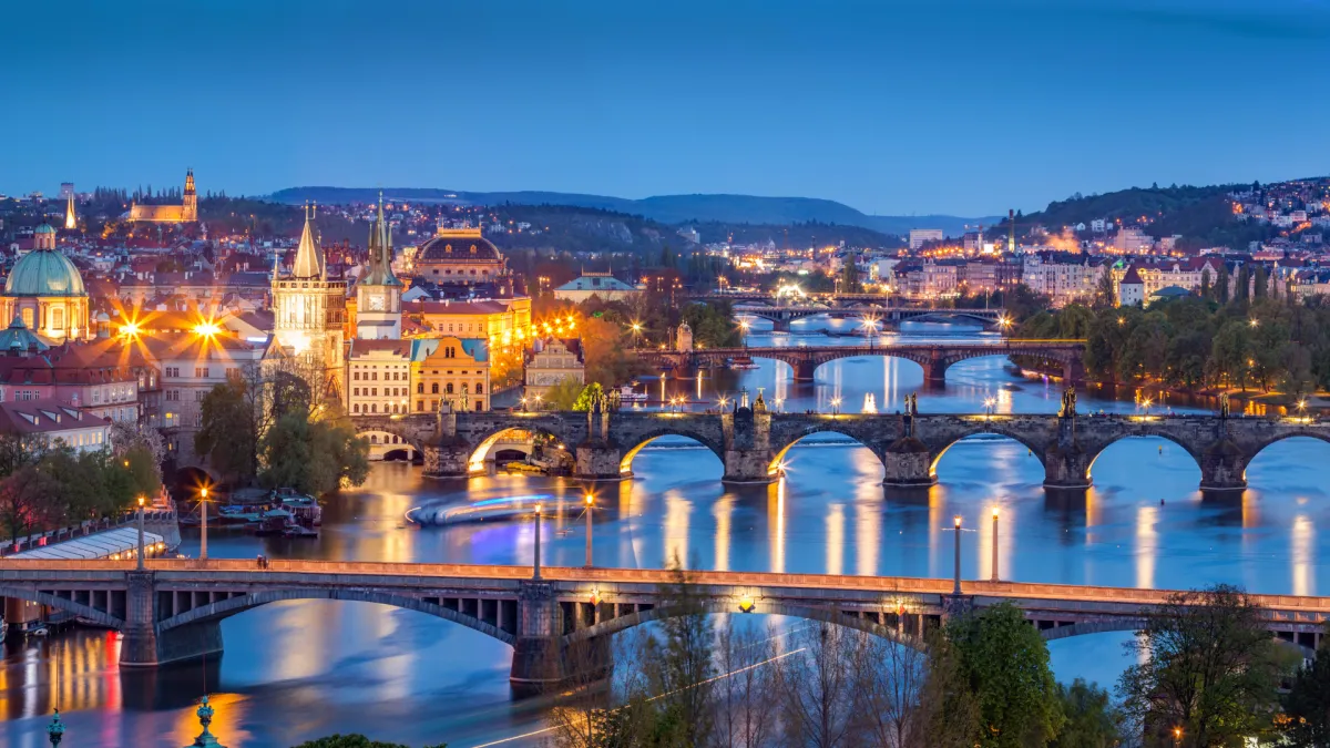 Romantic Couples' Destinations on a Budget: Affordable Love-Filled Getaways