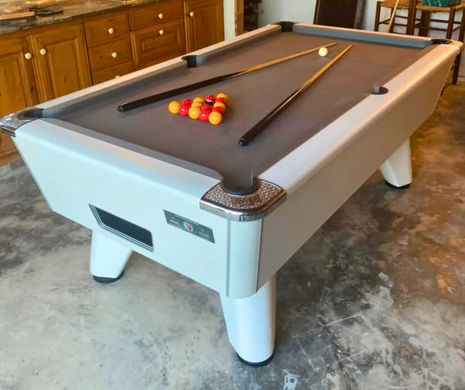 White table with Grey cloth