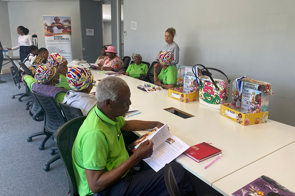 On the BEE Trail: BEE Buddy Workshop with Gogos in South Africa