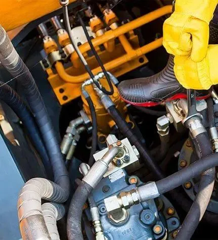Hydraulic Failure Warning Signs | Vermont Heavy Equipment Repair