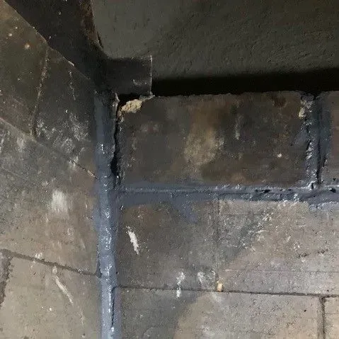 What is refractory mortar and where should it be used?