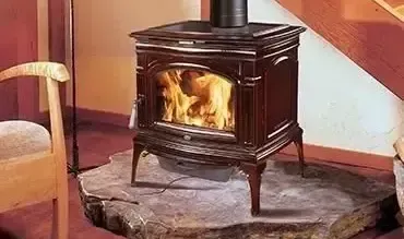 How to light and maintain a wood stove fire