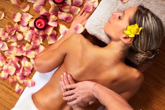 Massage at Élan Skin Spa of Sarasota