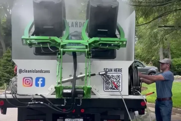 How to Choose the Right Trash Can for Your Centerport, NY Home | Expert Local Guide