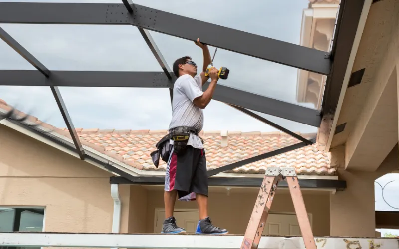 Choosing the Right Screen Enclosure Contractor: A Complete Guide for Homeowners