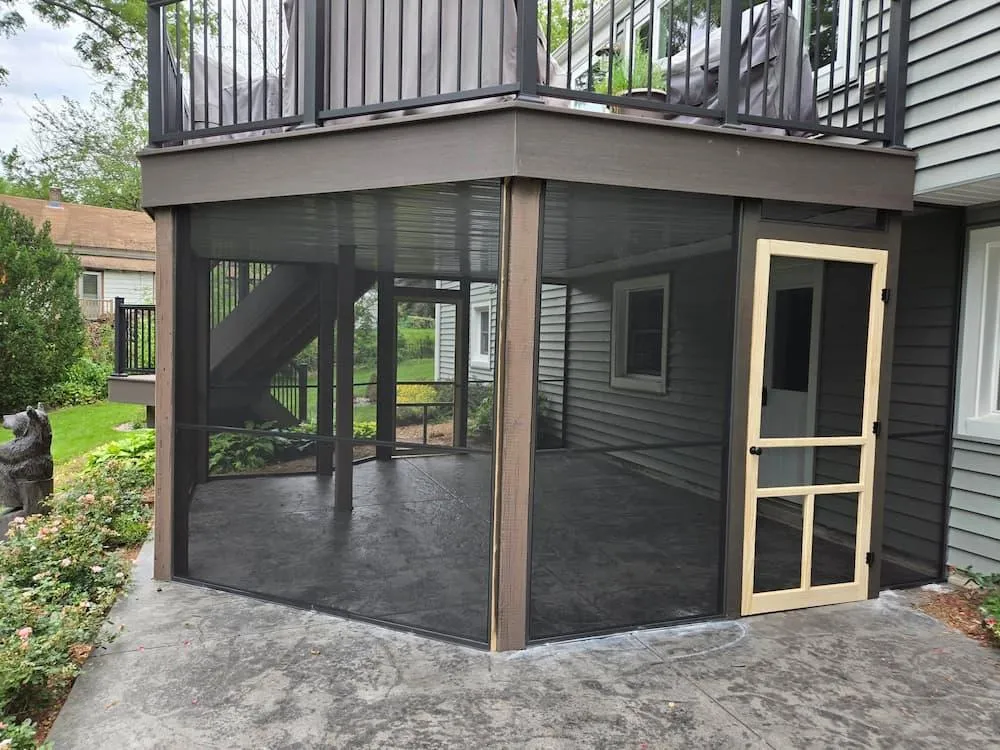 Screened in underneath porch