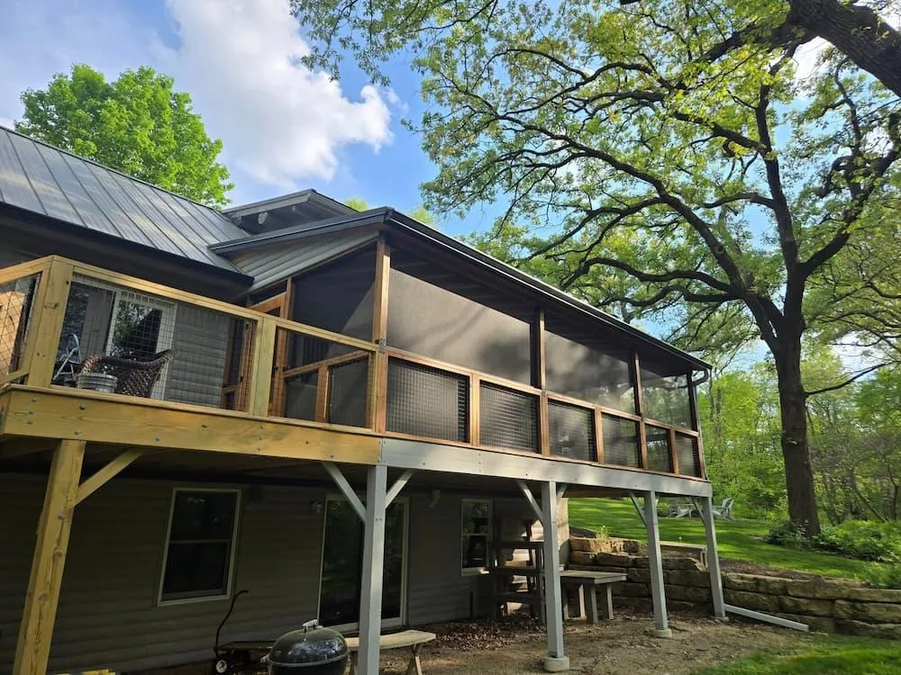 Screened in cabin porch