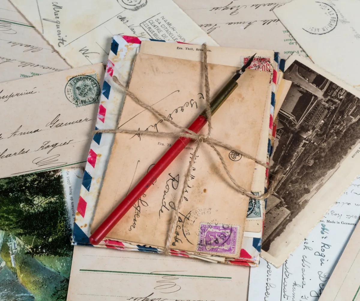 Handwritten Envelopes vs. Printed Postcards: Which Works Better for Painters?