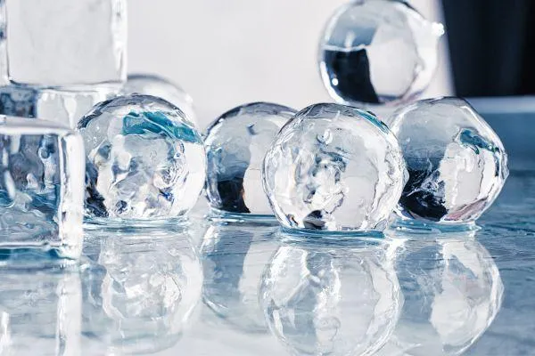 Different types of ice cubes