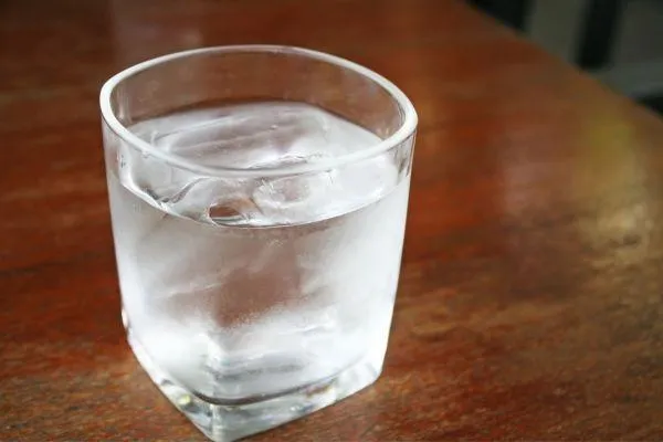 5 health benefits of drinking cold water