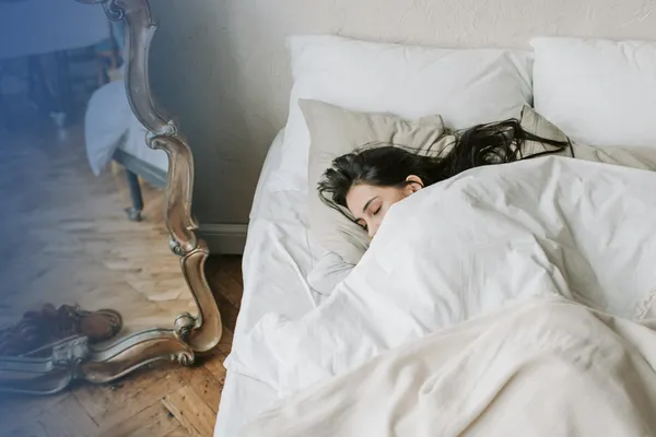 Individual sleeping because leep optimization strategies for athletes including ideal sleep duration, recovery benefits, and performance enhancement techniques