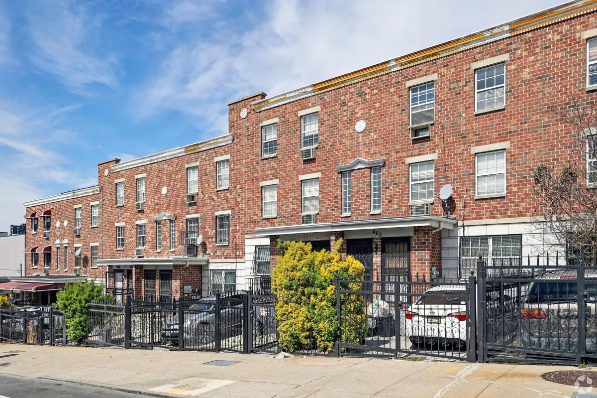 East Tremont
