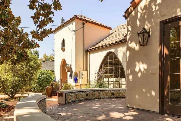 Decoding Real Estate: East Menlo Park vs. Palo Alto