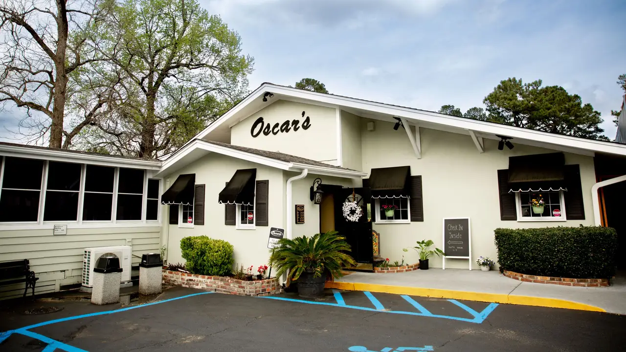 Oscar’s of Summerville: Southern Charm Served with a Side of Class