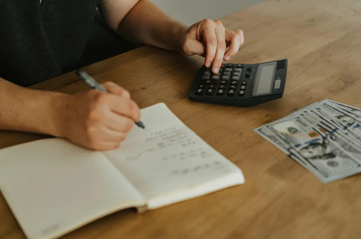 Steps to Creating and Maintaining a Stock Ledger for a Corporation
