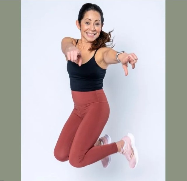 Midlife Energy Trick: It’s Not Coffee How many times have you looked up from your screen and realized it’s 3 PM... and you’ve barely had any water? In midlife, we’re often so focused: on work, on family, on a million tabs open in our brains, that we forget one of the most basic self-care habits: drinking water. And yet, hydration is one of the easiest ways to feel more energized, improve digestion, support your joints and skin, and even sleep better. Plus—here’s a big one—it can ease some of the not-so-fun menopause symptoms like hot flashes, fatigue, and brain fog. Why Hydration Matters So Much (Especially Now)